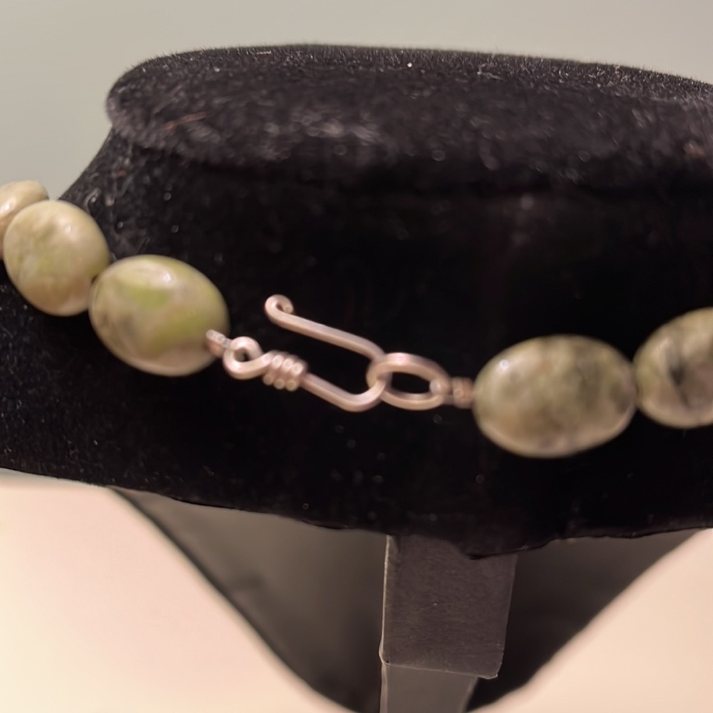 N64. Green and black stone necklace. - Picture 4 of 4